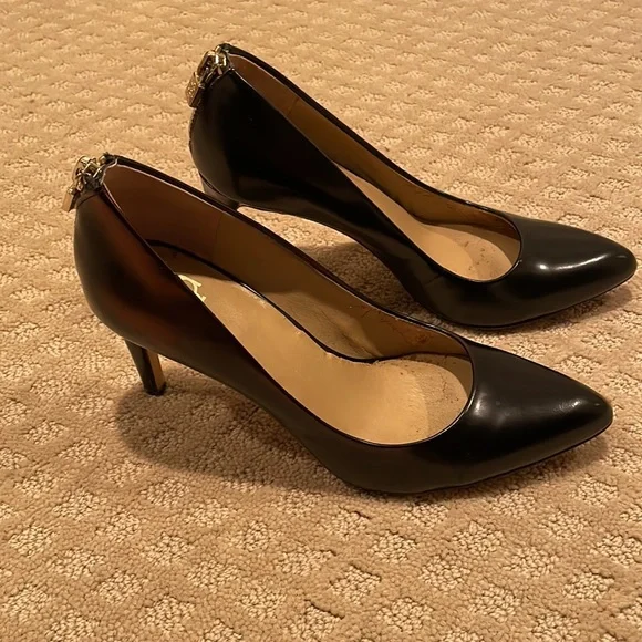 Ann Taylor black pumps - Picture 4 of 5